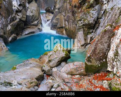 Fluss Sarca. Val di Genova im Parco Naturale Adamello Brenta in der italienischen Provinz Trentino. Stockfoto