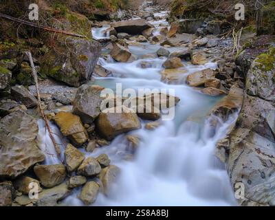 Fluss Sarca. Val di Genova im Parco Naturale Adamello Brenta in der italienischen Provinz Trentino. Stockfoto