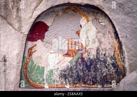 Fresko-Gemälde mit dem Heiligen Georg und dem Drachen, Kirk Dam alti Kilise Kirche (St. Georgs Kirche), Tempel in vulkanischen Tuff, Ihlara-Tal, Kappadokien, Zentralanatolien, Türkei, Asien. Stockfoto