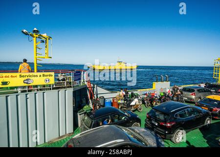 Fähre Pargua-Chacao, Chacao-Kanal, Chiloé-Archipel, Provinz Chiloé, Region Los Lagos, Patagonien, Republik Chile, Südamerika. Stockfoto
