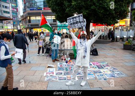 Demonstranten zur Unterstützung des palästinensischen Volkes in Gaza und für den Boykott israelischer Produkte in Akabane, Tokio, Japan. Stockfoto