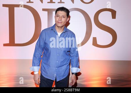 Mexiko-Stadt, Mexiko. Januar 2025. Salvador Ibarra besucht den roten Teppich für die Premiere von „El Niño Dios“ im Cinemex Metropoli Patriotismo. Am 21. Januar 2025 in Mexiko-Stadt. (Foto: Yamak Perea/ Credit: Eyepix Group/Alamy Live News Stockfoto