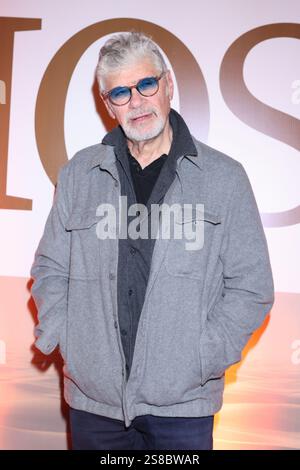 21. Januar 2025, Mexiko-Stadt, Ciudad de Mexico, Mexiko: Henry Zakka besucht den roten Teppich für die â€˜El NiÃ±o Diosâ€™ Premiere im Cinemex Metropoli Patriotismo. Am 21. Januar 2025 in Mexiko-Stadt. (Kreditbild: © Yamak Perea/OKULARIS via ZUMA Press Wire) NUR REDAKTIONELLE VERWENDUNG! Nicht für kommerzielle ZWECKE! Stockfoto