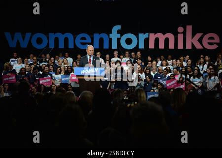 Mike Bloomberg spricht während der Präsidentschaftswahlkampagne am 15. Januar 2020 im Sheraton Hotel in New York Stockfoto