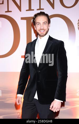 Mexiko-Stadt, Mexiko. Januar 2025. Eugenio Siller besucht den roten Teppich für die Premiere von El Nino Dios im Cinemex Metropoli Patriotismo in Mexiko-Stadt, Mexiko, am 21. Januar 2025. (Foto: Yamak Perea/ Eyepix Group) (Foto: Eyepix/NurPhoto) Credit: NurPhoto SRL/Alamy Live News Stockfoto