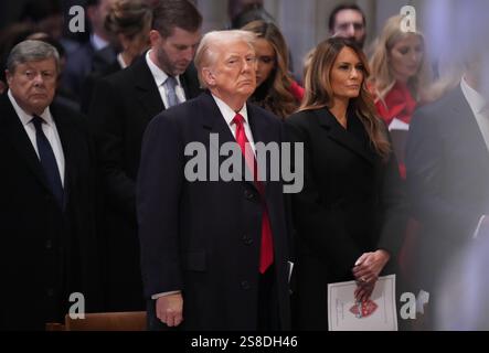 Washington, DC, USA. Januar 2025. US-Präsident Donald Trump und Melania Trump nehmen am Dienstag, 21. Januar 2025 in Washington, DC, an Einem Gottesdienst für die Nation Teil. Quelle: Jabin Botsford/Pool via CNP/Media Punch/Alamy Live News Stockfoto