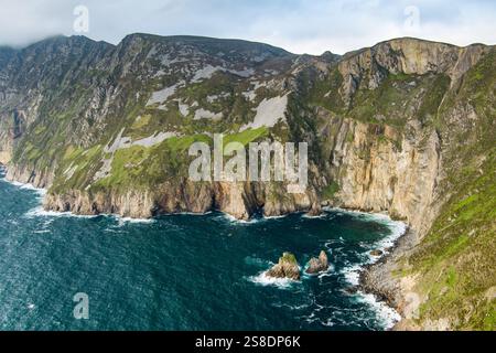 Slieve League, Irlands höchsten Meeresklippen, in south west Donegal entlang dieser herrlichen Küste fahren. Eine der beliebtesten hält Stockfoto