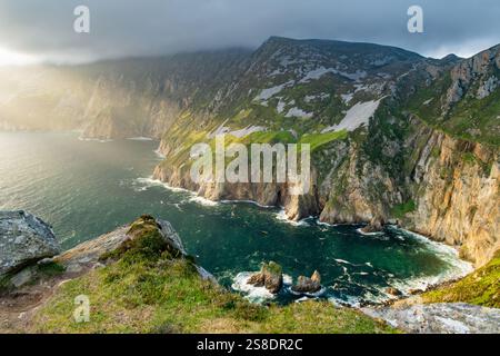 Slieve League, Irlands höchsten Meeresklippen, in south west Donegal entlang dieser herrlichen Küste fahren. Eine der beliebtesten hält Stockfoto