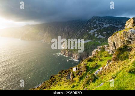 Slieve League, Irlands höchsten Meeresklippen, in south west Donegal entlang dieser herrlichen Küste fahren. Eine der beliebtesten hält Stockfoto