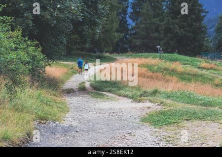 Wanderer auf einem Bergweg Stockfoto