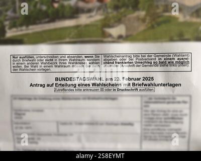 Hier im Bild das offizielle Anschreiben in Bayern, amtliche Wahlbenachrichtigung zur Bundestagswahl, Antrag auf Erteilung eines Wahlscheins mit Briefwahlunterlagen, Briefwahl, bestellen, zuschicken lassen, Wahltag, 23.02.2025 *** hier im Bild das offizielle Anschreiben in Bayern, amtliche Wahlmitteilung zur Bundestagswahl, Antrag auf Wahlkarte mit postalischen Wahlunterlagen, Briefwahl, Bestellung, Absenden lassen, Wahltag, 23 02 2025 Stockfoto