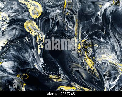 Schwarz-goldene abstrakte fantastische kreative Hand gemalte Hintergrund, Marmor und Pinsel Textur, abstrakte Ozean, Acrylmalerei. Moderne Kunst. Stockfoto