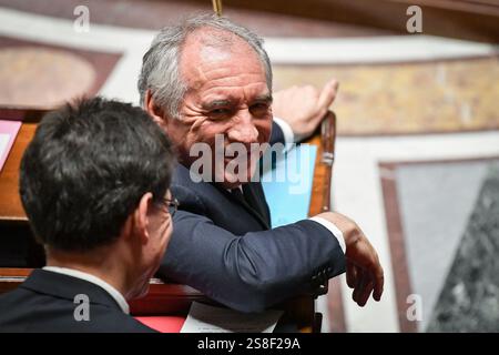 Paris, Frankreich. Januar 2025. Der französische Premierminister Francois Bayrou antwortet während einer Sitzung mit Anfragen an die Regierung in der Pariser Nationalversammlung am 22. Januar 2025. Foto: Firas Abdullah/ABACAPRESS. COM Credit: Abaca Press/Alamy Live News Stockfoto