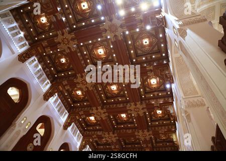 Innenarchitektur Decke über der Lobby im Royal Opera House Muscat Oman Stockfoto