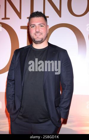 Mexiko-Stadt, Mexiko. Januar 2025. Eduardo Brandariz besucht den roten Teppich zur Premiere von „El Niño Dios“ im Cinemex Metropoli Patriotismo. Am 21. Januar 2025 in Mexiko-Stadt. (Foto: Yamak Perea/Eyepix/SIPA USA) Credit: SIPA USA/Alamy Live News Stockfoto