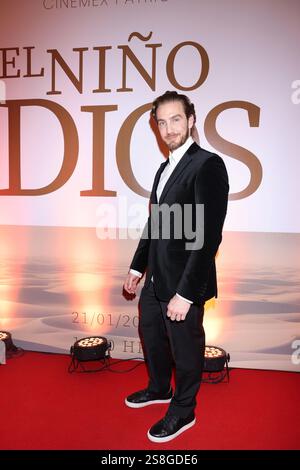 Mexiko-Stadt, Mexiko. Januar 2025. Eugenio Siller besucht den roten Teppich für die Premiere von „El Niño Dios“ im Cinemex Metropoli Patriotismo. Am 21. Januar 2025 in Mexiko-Stadt. (Foto: Yamak Perea/Eyepix/SIPA USA) Credit: SIPA USA/Alamy Live News Stockfoto