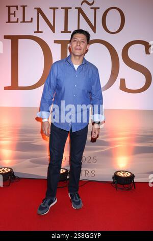 Mexiko-Stadt, Mexiko. Januar 2025. Salvador Ibarra besucht den roten Teppich für die Premiere von „El Niño Dios“ im Cinemex Metropoli Patriotismo. Am 21. Januar 2025 in Mexiko-Stadt. (Foto: Yamak Perea/Eyepix/SIPA USA) Credit: SIPA USA/Alamy Live News Stockfoto