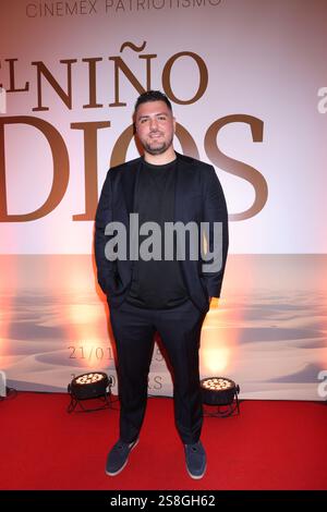 Mexiko-Stadt, Mexiko. Januar 2025. Eduardo Brandariz besucht den roten Teppich zur Premiere von „El Niño Dios“ im Cinemex Metropoli Patriotismo. Am 21. Januar 2025 in Mexiko-Stadt. (Foto: Yamak Perea/Eyepix/SIPA USA) Credit: SIPA USA/Alamy Live News Stockfoto