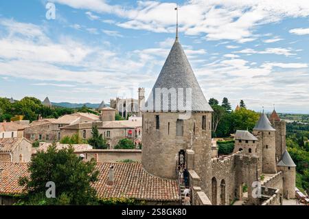 Festungsmauern der Burg, Cité de Carcassonne, Aude, Frankreich Stockfoto