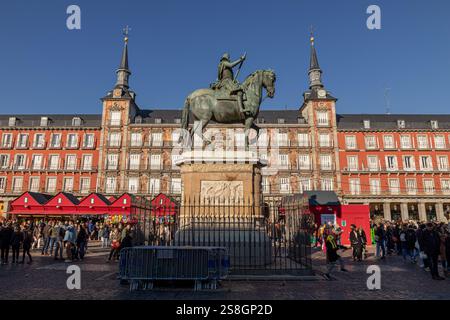 Madrid, Spanien. Reiterstatue von Philipp III. Auf der Plaza Mayor, ein bedeutendes Wahrzeichen von Giambologna und Pietro Tacca Stockfoto