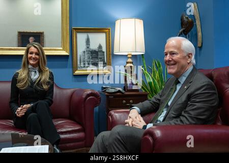 Washington, Usa. Januar 2025. Kelly Loeffler, ehemalige Senatorin der Vereinigten Staaten und Kandidat für SBA-Administrator, trifft sich am Mittwoch, den 22. Januar 2025, mit Senator John Cornyn R-TX im Bürogebäude des Hart Senats in Washington, DC. Foto: Annabelle Gordon/UPI Credit: UPI/Alamy Live News Stockfoto