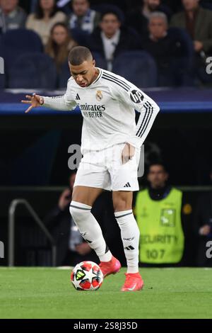 Madrid, Spanien. Januar 2025. MADRID, SPANIEN - 22. JANUAR: Kylian Mbappe von Real Madrid während des Spiels der UEFA Champions League 2024/25 Phase MD7 zwischen Real Madrid CF und FC Salzburg - am 22. Januar 2025 im Estadio Santiago Bernabeu in Madrid, Spanien .250122 SEPA 07 008 - 20250122 PD13924 Credit: APA-PictureDesk/Alamy Live News Stockfoto