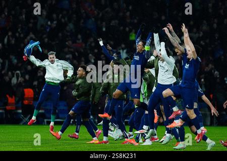 Paris, Frankreich. Januar 2025. Die Spieler von Paris Saint-Germain feiern nach dem Fußballspiel der UEFA Champions League zwischen Paris Saint-Germain und Manchester City am 22. Januar 2025 in Paris. Quelle: Glenn Gervot/Xinhua/Alamy Live News Stockfoto