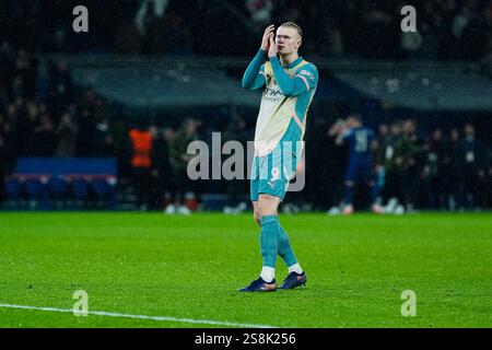 Paris, Frankreich. Januar 2025. Erling Haland von Manchester City reagiert auf das Fußballspiel der UEFA Champions League zwischen Paris Saint-Germain und Manchester City am 22. Januar 2025 in Paris. Quelle: Glenn Gervot/Xinhua/Alamy Live News Stockfoto