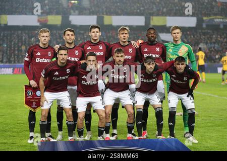Prag, Tschechische Republik. Januar 2025. Das Team von Sparta Prag war beim UEFA Champions League-Spiel zwischen Sparta Prag und Inter in der Epet Arena zu sehen. Endpunktzahl; Sparta Prag 0:1 Inter. Quelle: SOPA Images Limited/Alamy Live News Stockfoto