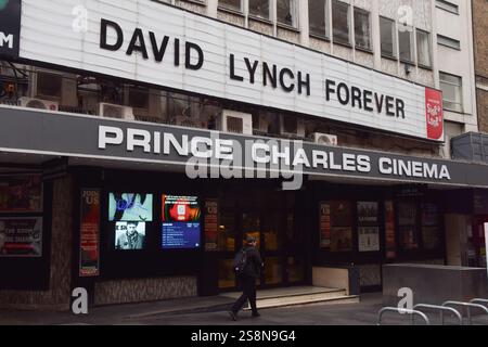 London, England, Großbritannien. Januar 2025. Das Festzelt im Prince Charles Cinema in West End zeigt eine Hommage an David Lynch. Der legendäre Filmemacher starb am 15. Januar im Alter von 78 Jahren. (Kreditbild: © Vuk Valcic/ZUMA Press Wire) NUR REDAKTIONELLE VERWENDUNG! Nicht für kommerzielle ZWECKE! Stockfoto