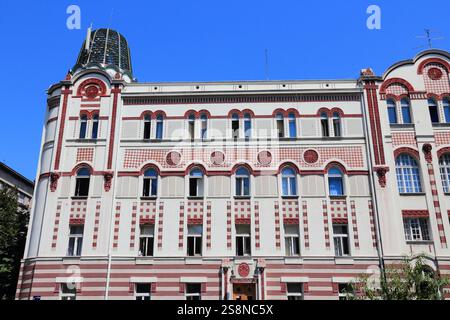 Stadtarchitektur von Belgrad mit Blick auf die Straße. Hauptstadt Serbiens. Stockfoto