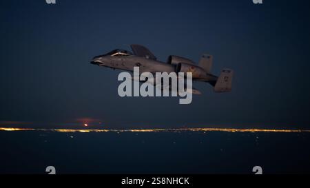 Eine A-10 Thunderbolt II der U.S. Air Force führt Luftpatrouillen über dem US Central Command Area of Responsibility durch, 19. Januar 2025. Der Thunderbolt Stockfoto