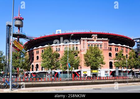Restaurierte Fassade der Stierkampfarena Las Arenas aus dem Jahr 1900, heute ein Einkaufszentrum, Plaza España, Barcelona, Spanien Stockfoto