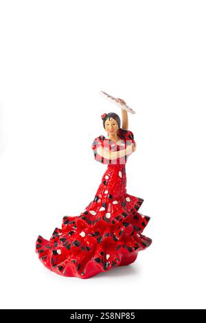 Eine Puppe, verkleidet als Flamenco-Tänzer, die einen Ventilator auf weißem Hintergrund hält Stockfoto