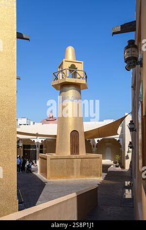 Oha, Katar - 4. Januar 2025: Die goldene Moschee im osmanischen Stil im Katara Cultural Village ist ein atemberaubendes architektonisches Wunder, das den Reiz widerspiegelt Stockfoto