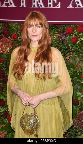 Florence Welch nimmt an den 65. Evening Standard Theatre Awards im London Coliseum in London Teil. November 2019. (NUR REDAKTIONELLE VERWENDUNG – DIE FOTOS SIND NUR FÜR REDAKTIONELLE ZWECKE IN BEZUG AUF DAS ANGEGEBENE EREIGNIS BESTIMMT) Stockfoto
