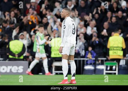 Madrid, Spanien. Januar 2025. MADRID, SPANIEN - 22. Januar 2025: Kylian Mbappe von Real Madrid feiert ein Tor beim Spiel der UEFA Champions League 2024/25 zwischen Real Madrid und dem FC Red Bull Salzburg im Santiago Bernabeu Stadion. (Foto: Guillermo Martinez/SIPA USA) Credit: SIPA USA/Alamy Live News Stockfoto