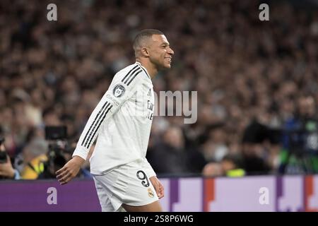 Madrid, Spanien. Januar 2025. MADRID, SPANIEN - 22. Januar 2025: Kylian Mbappe von Real Madrid während des Spiels der UEFA Champions League 2024/25 zwischen Real Madrid und dem FC Red Bull Salzburg im Santiago Bernabeu Stadion. (Foto: Guillermo Martinez/SIPA USA) Credit: SIPA USA/Alamy Live News Stockfoto
