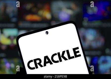 Das Crackle-Logo wird auf dem Smartphone angezeigt. Crackle ist eine US-amerikanische Video-Streaming-Plattform Stockfoto