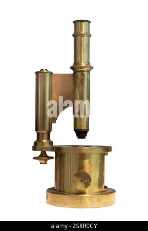 Antikes Messingmikroskop mit komplizierten Details isoliert auf weißem Hintergrund Stockfoto