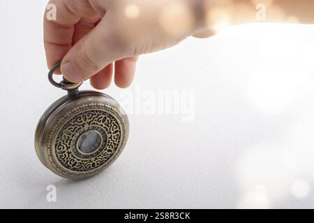 Retro Style Taschenuhr in der Hand Stockfoto