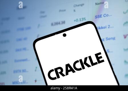 Das Crackle-Logo wird auf dem Smartphone angezeigt. Crackle ist eine US-amerikanische Video-Streaming-Plattform Stockfoto