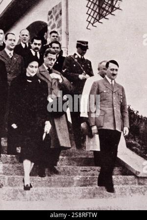 Im Oktober 1937 besuchten Herzog und Herzogin von Windsor (Ex-König Eduard VIII. Und Wallis Simpson) Deutschland gegen den Rat der britischen Regierung und trafen Adolf Hitler auf seinem Rückzugsort in Obersalzberg. Stockfoto