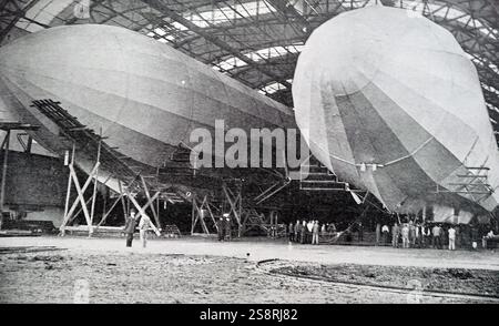 Foto: Zeppelin Luftschiffe in einem Kleiderbügel, nach dem Deutschen Ferdinand Graf von Zeppelin (1838-1917) ein deutscher General und späteren Flugzeughersteller benannt. Vom 20. Jahrhundert Stockfoto