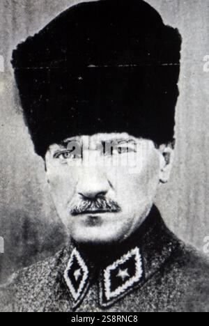 Fotografische Porträt von Mustafa Kemal Atatürk (1881-1938) ein türkischer Offizier in der Armee, revolutionär, und Gründer der Republik Türkei, als deren erster Präsident. Vom 20. Jahrhundert Stockfoto