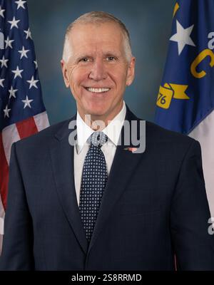 Thomas Roland Tillis (* 30. August 1960 in North Carolina) ist ein US-amerikanischer Politiker, der seit 2015 als US-Senator fungiert. Als Republikaner wurde er 2006 in das Repräsentantenhaus von North Carolina gewählt und begann 2011 als Sprecher zu fungieren. 2014 wurde er in den Senat der Vereinigten Staaten gewählt und besiegte den demokratischen Amtsinhaber Kay Hagan und wurde 2020 wiedergewählt Stockfoto