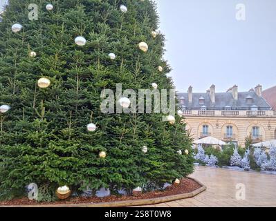 Platz der Befreiung (Place de la Liberation), geschmückt zu Weihnachten, Dijon, Frankreich Stockfoto