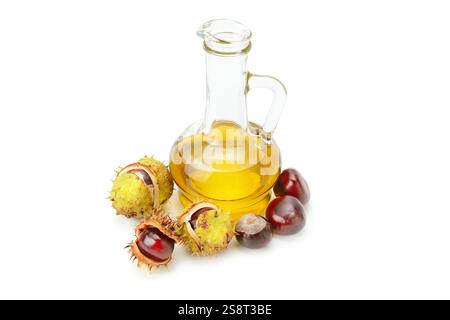 Obst und Öle Kastanien isoliert auf weißem Hintergrund. Stockfoto