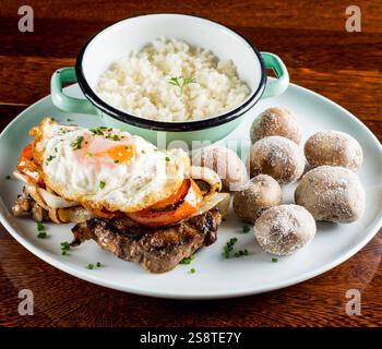steak mit Sirloin auf dem Pferd Stockfoto