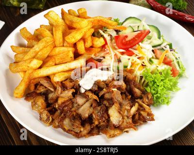 Gyros mit Pommes frites Stockfoto